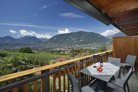 Feldererhof in Meran, Balkon mit Aussicht