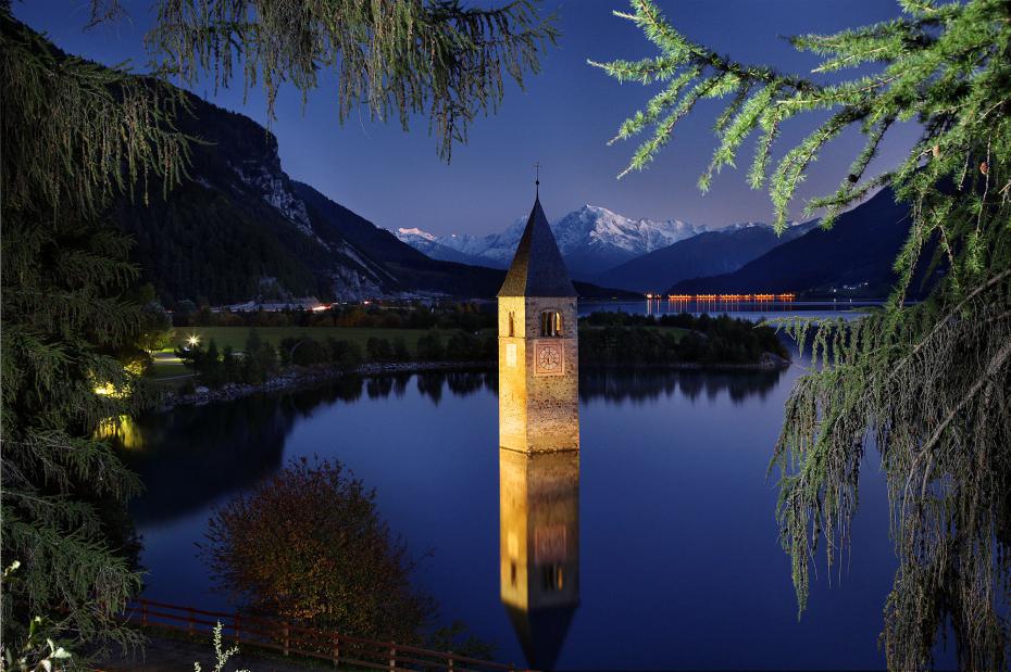Nachtaufnahme Reschensee mit Grauner Turm - Foto: Günther Drescher